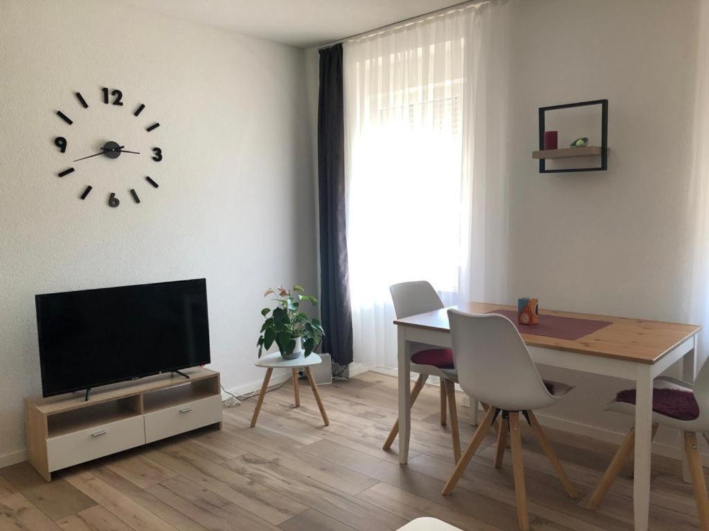 Grenznahe Ferienwohnung Mit 4 Schlafzimmern Grenzach-Wyhlen Buitenkant foto